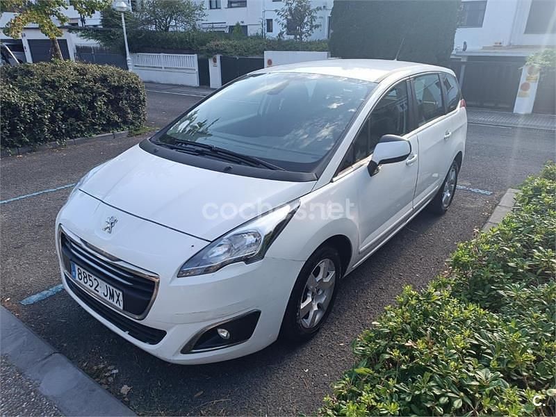 Usado Peugeot 5008 Active 120 CV (88 kW) 2016 Blanco Monovolumen