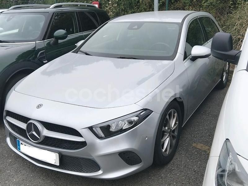 Gris / plata Usado 2021 Mercedes A180 Berlina | 19.900 € (Buen precio) - Imagen 1/4