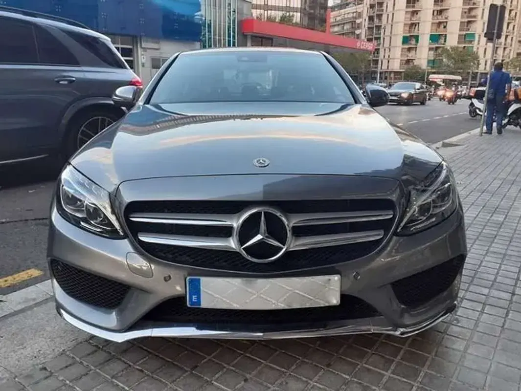 Usado Mercedes C220 AMG 170 CV (125 kW) 2018 Gris Berlina