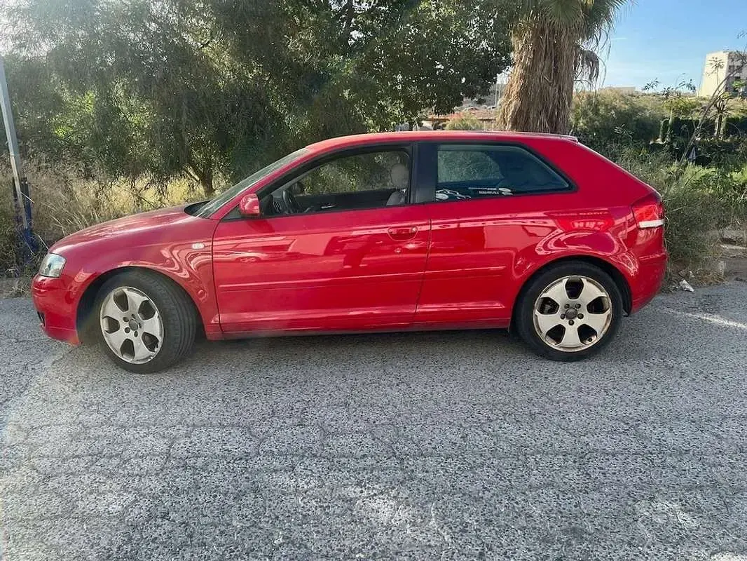 Usado Audi A3 Ambiente 150 CV (110 kW) 2005 Rojo Utilitario