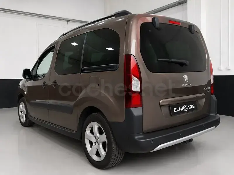 Usado Peugeot Partner Tepee Outdoor 92 CV (67 kW) 2015 Marrón Monovolumen
