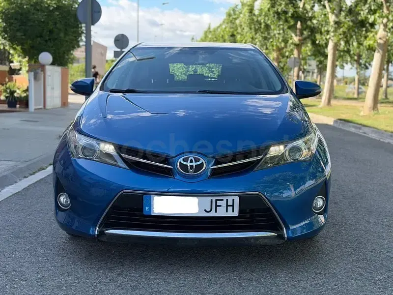 Usado Toyota Auris Active 132 CV (97 kW) 2015 Azul Berlina