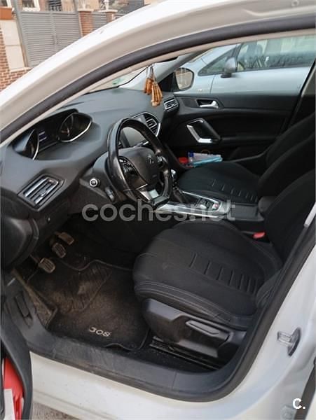 Usado Peugeot 308 Allure 155 CV (114 kW) 2013 Blanco Berlina