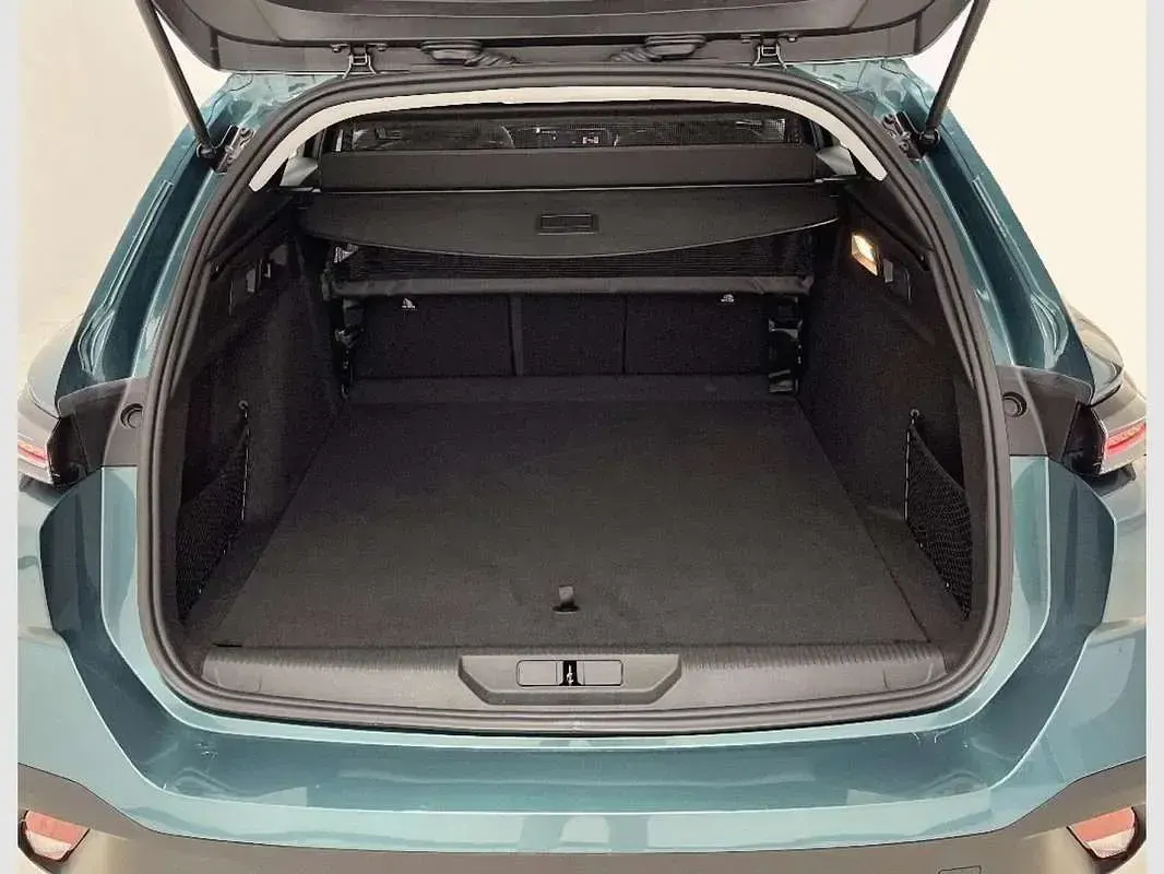 Usado Peugeot 308 SW Active 110 CV (80 kW) 2022 Azul Familiar