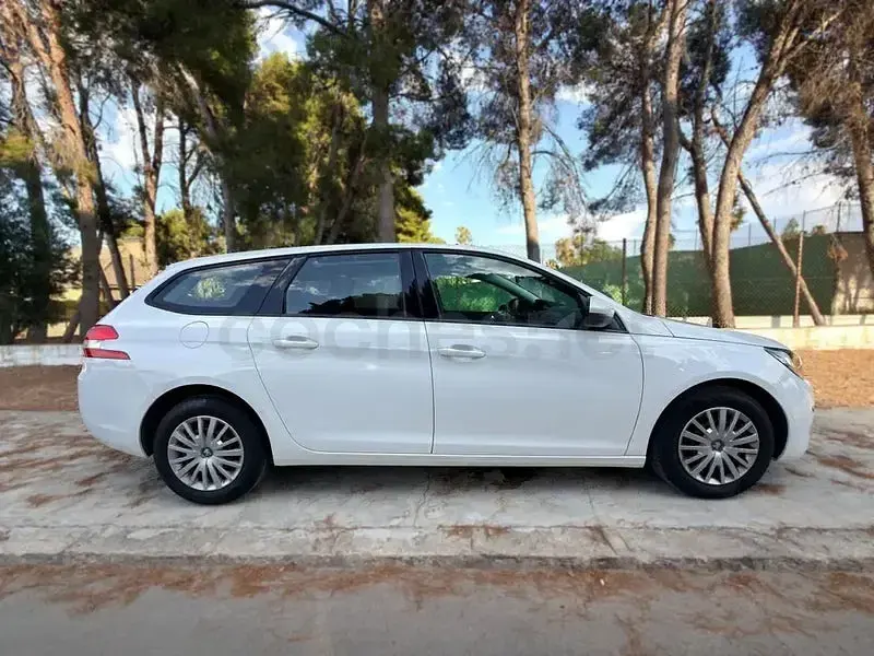 Usado Peugeot 308 Business-Line 100 CV (73 kW) 2017 Blanco Berlina