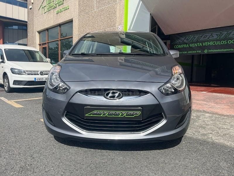 Usado Hyundai ix20 90 CV (66 kW) 2014 Gris / plata Utilitario