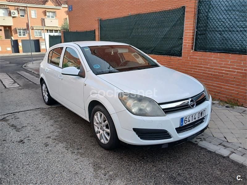 Blanco Usado 2006 Opel Astra Enjoy Berlina | 2490 € (Precio justo) - Imagen 1/4