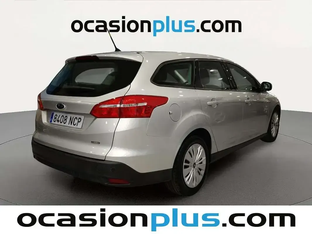 Usado Ford Focus Trend 101 CV (74 kW) 2016 Gris Familiar