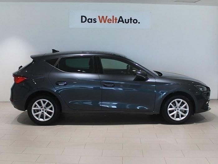 Usado Seat Leon Style 110 CV (80 kW) 2024 Gris Utilitario