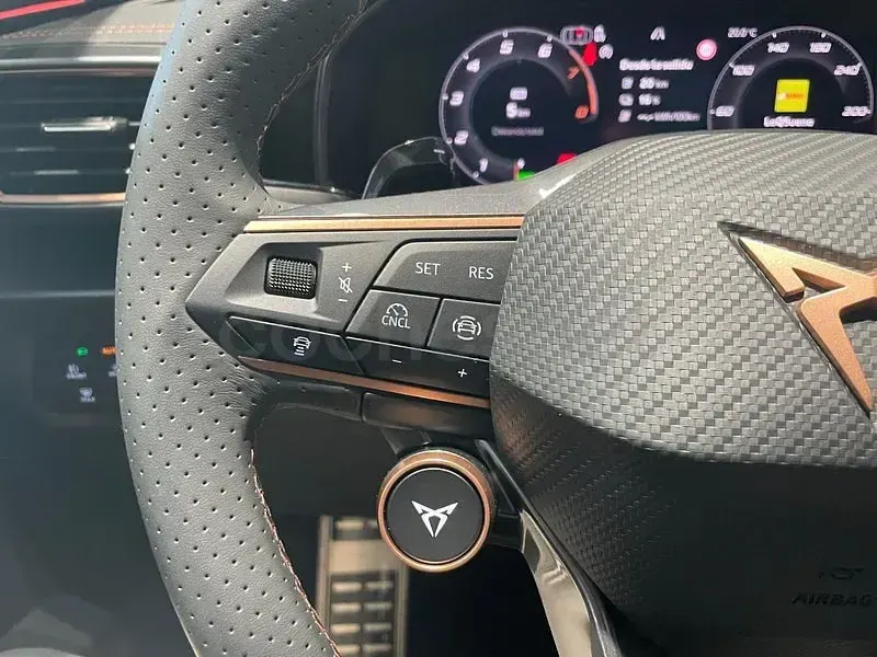 Usado Cupra Formentor 150 CV (110 kW) 2026 Gris / plata SUV