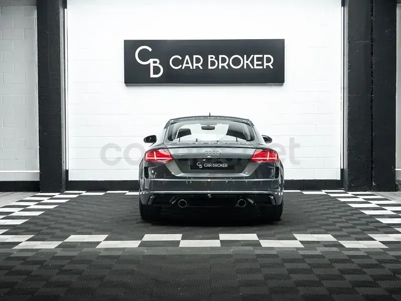 Usado Audi TT S-Line 197 CV (144 kW) 2019 Gris / plata Coupe