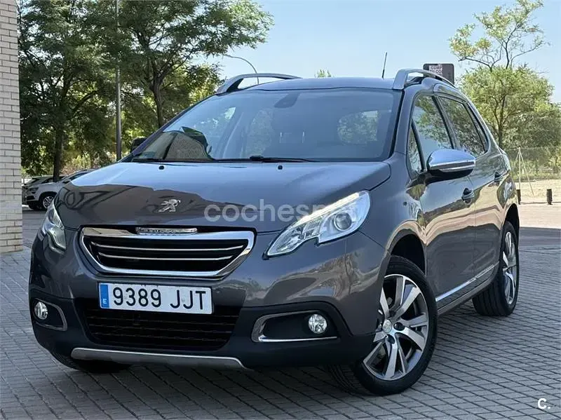 Usado Peugeot 2008 Allure 110 CV (80 kW) 2015 Gris / plata SUV