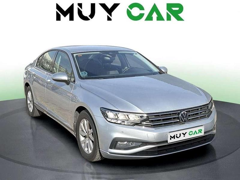 Usado VW Passat 150 CV (110 kW) 2021 Gris Berlina