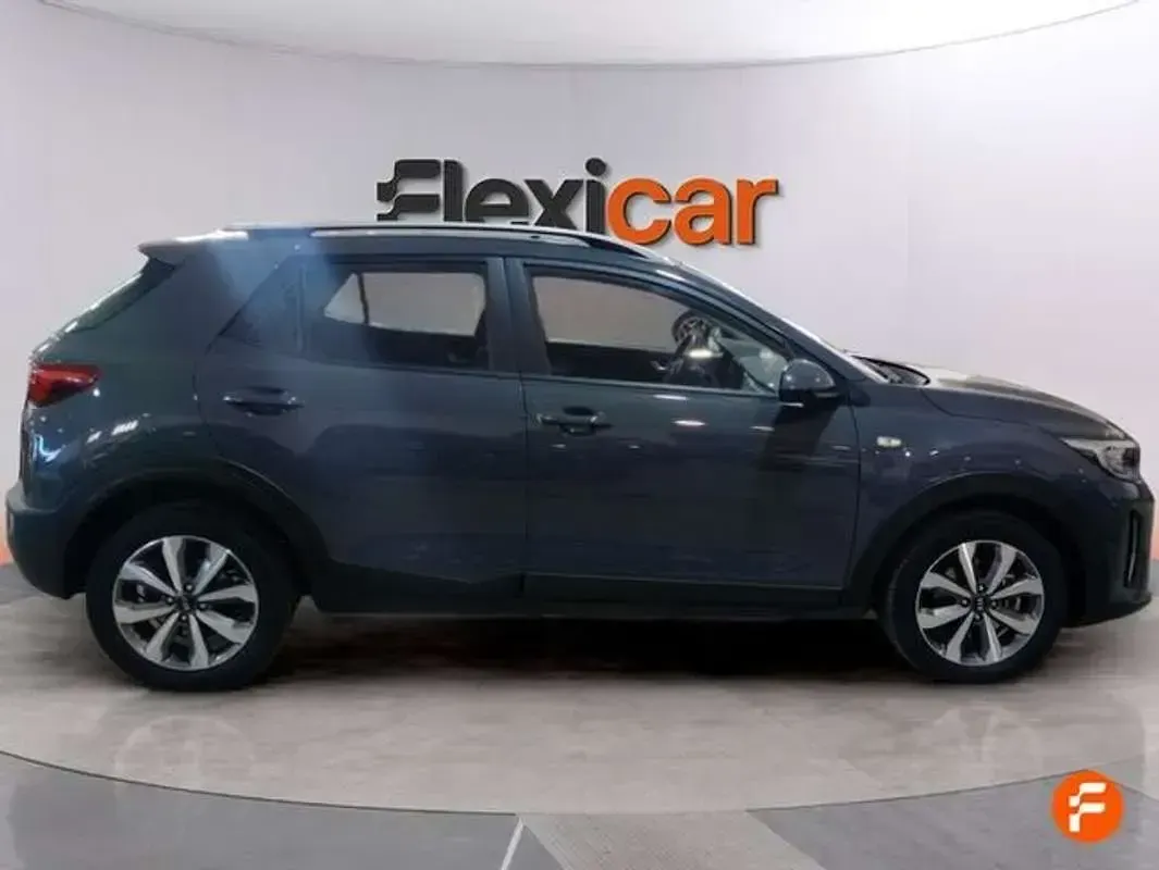 Usado Kia Stonic 101 CV (74 kW) 2021 Gris SUV