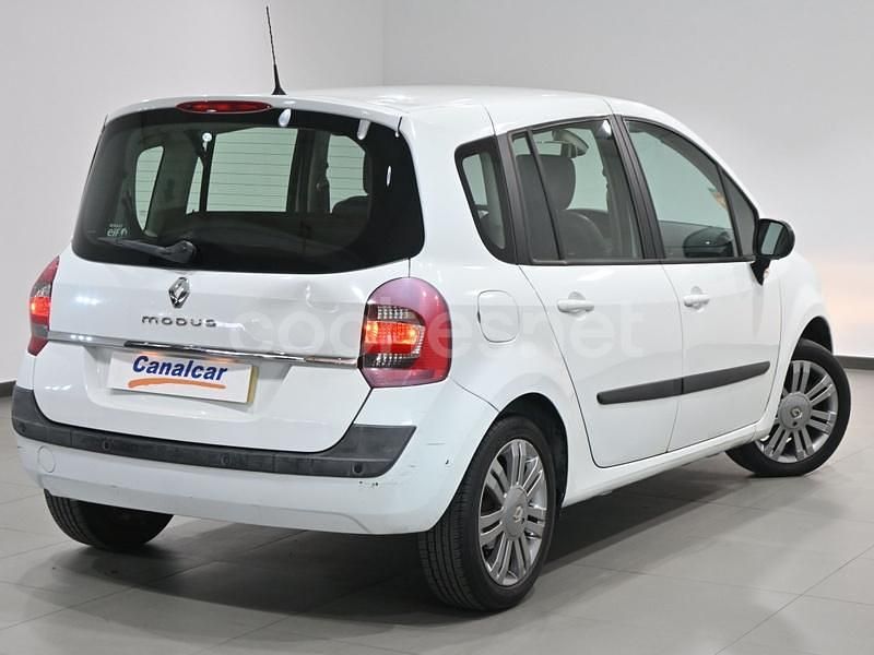 Usado Renault Grand Modus Evolution 100 CV (73 kW) 2012 Blanco Monovolumen