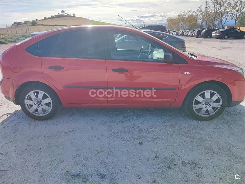 Rojo Usado 2006 Ford Focus Trend Berlina | 1200 € (Buen precio) - Imagen 1/4