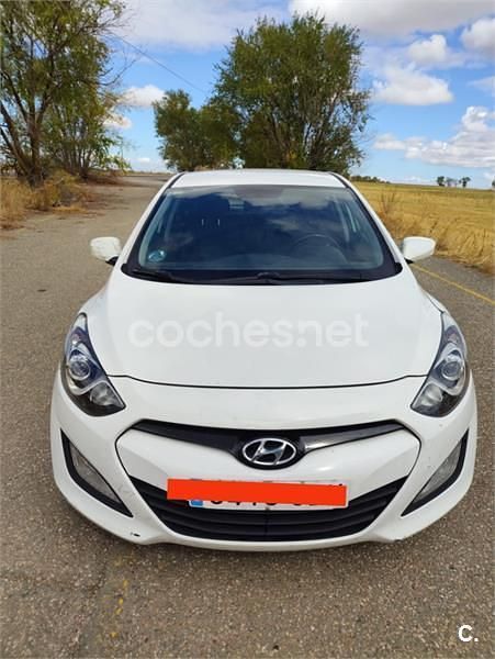 Blanco Usado 2014 Hyundai i30 Berlina | 5950 € (Buen precio) - Imagen 1/4
