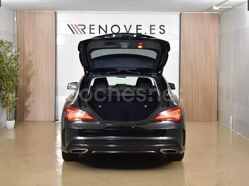 Usado Mercedes CLA180 Shooting Brake 122 CV (89 kW) 2018 Negro Familiar