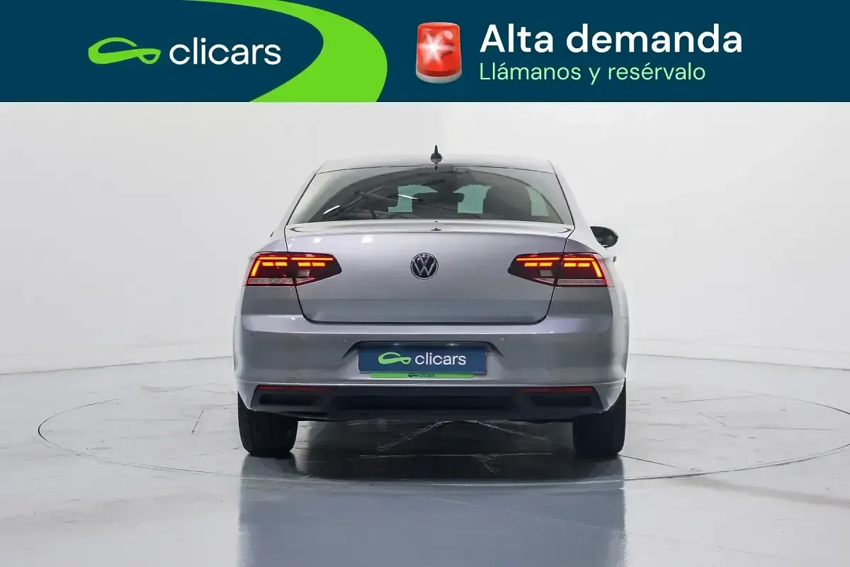 Usado VW Passat Executive 122 CV (89 kW) 2022 Gris Familiar