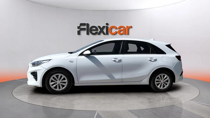 Begagnad Kia Ceed 120 HK (88 kW) 2020 Vit Halvkombi
