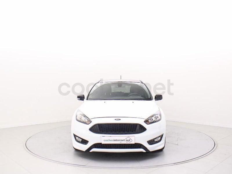 Usado Ford Focus ST-Line 125 CV (91 kW) 2017 Blanco Berlina