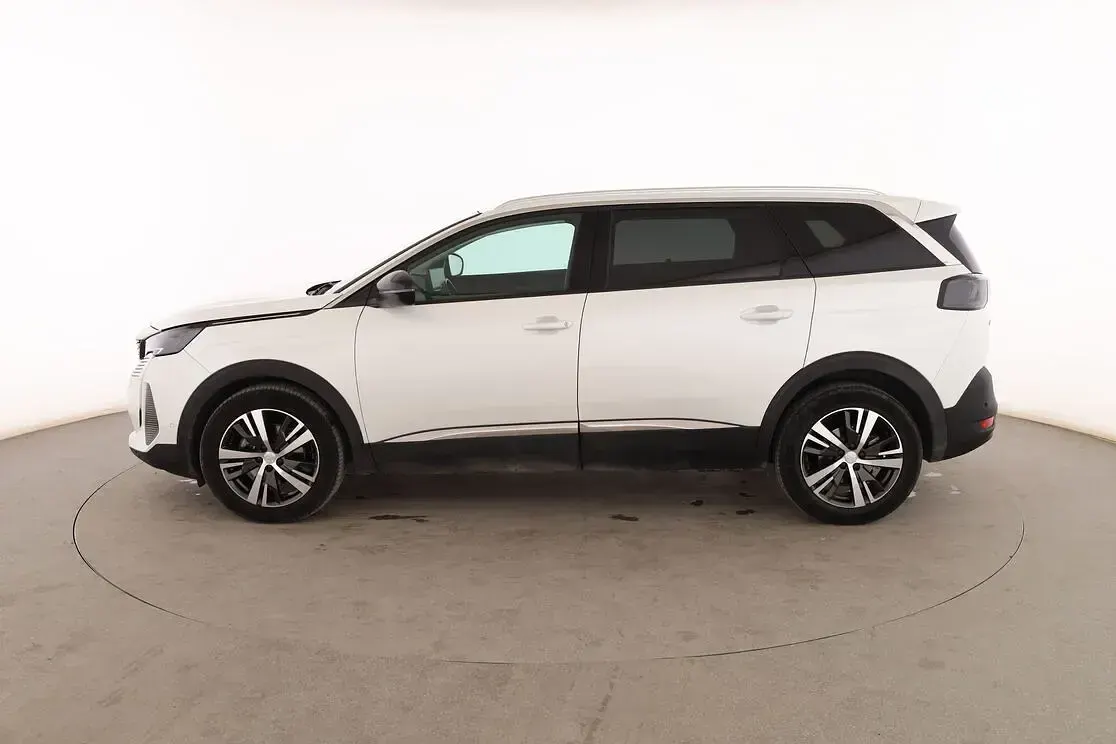 Usado Peugeot 5008 Allure 131 CV (96 kW) 2022 Blanco SUV