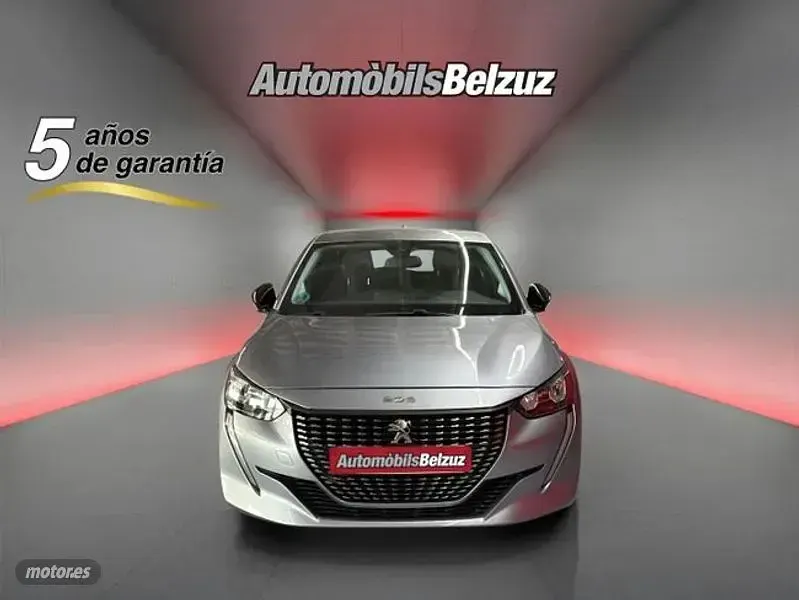 Usado Peugeot 208 Allure 100 CV (73 kW) 2023 Gris Utilitario