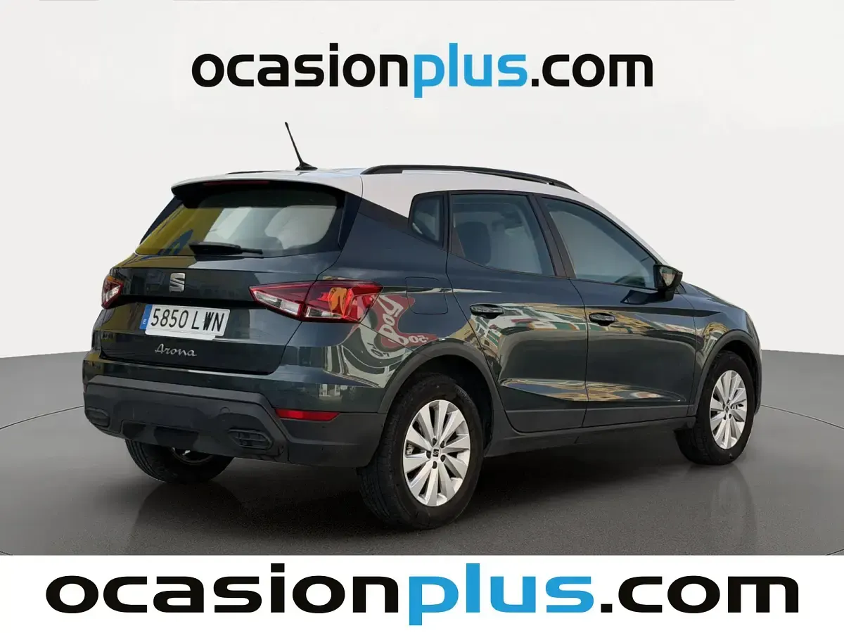 Usado Seat Arona Style Plus 110 CV (80 kW) 2022 Verde SUV