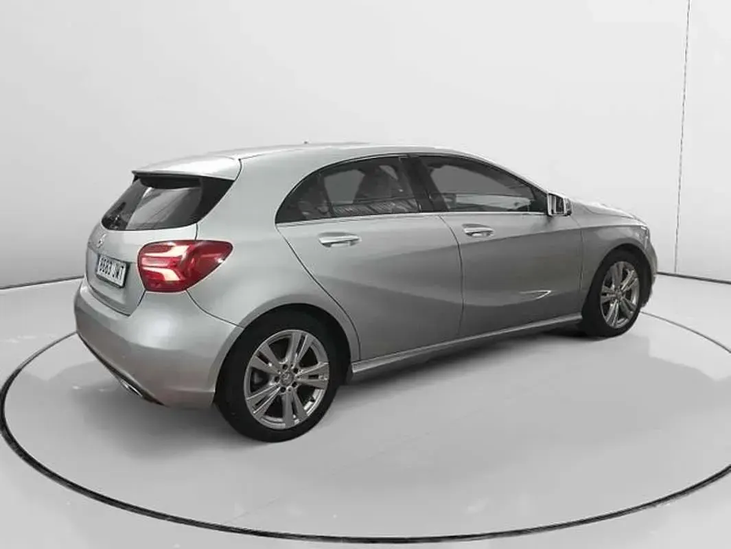 Usado Mercedes A200 Style 136 CV (100 kW) 2016 Gris Utilitario
