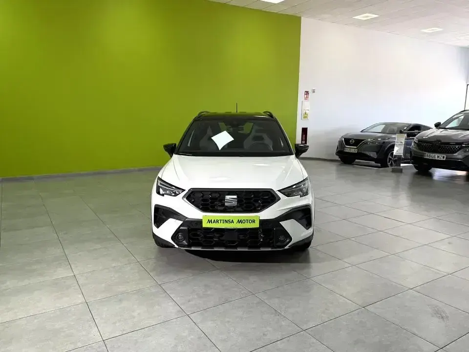 Usado Seat Arona FR 115 CV (84 kW) 2026 Blanco SUV