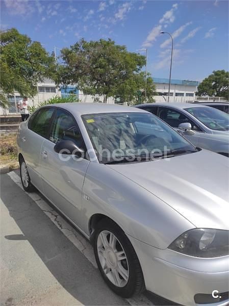 Gris / plata Usado 2004 Seat Cordoba Reference Berlina | 3200 € (Precio justo) - Imagen 1/4