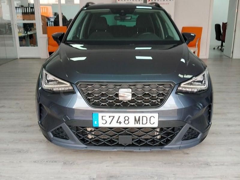 Usado Seat Arona Style 110 CV (80 kW) 2022 Gris / plata SUV