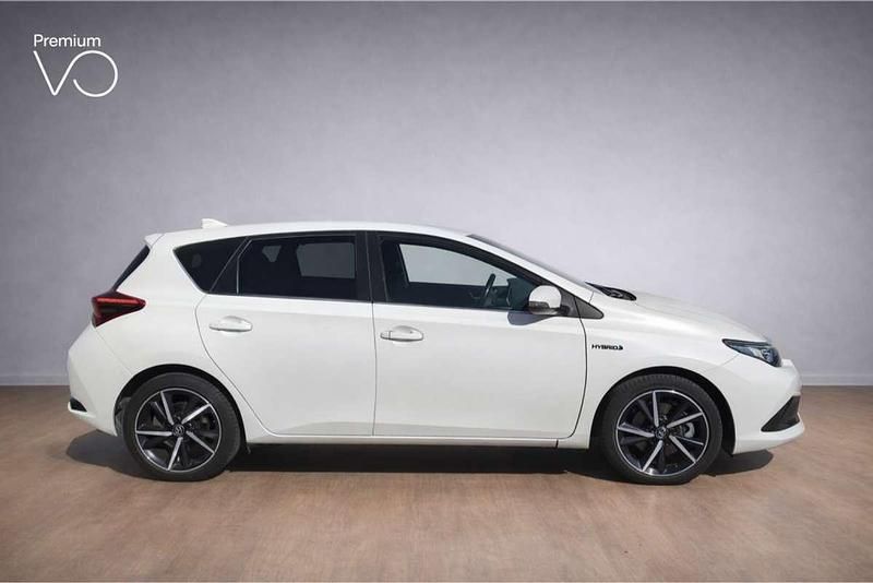 Usado Toyota Auris Hybrid Edition 136 CV (100 kW) 2018 Blanco Utilitario