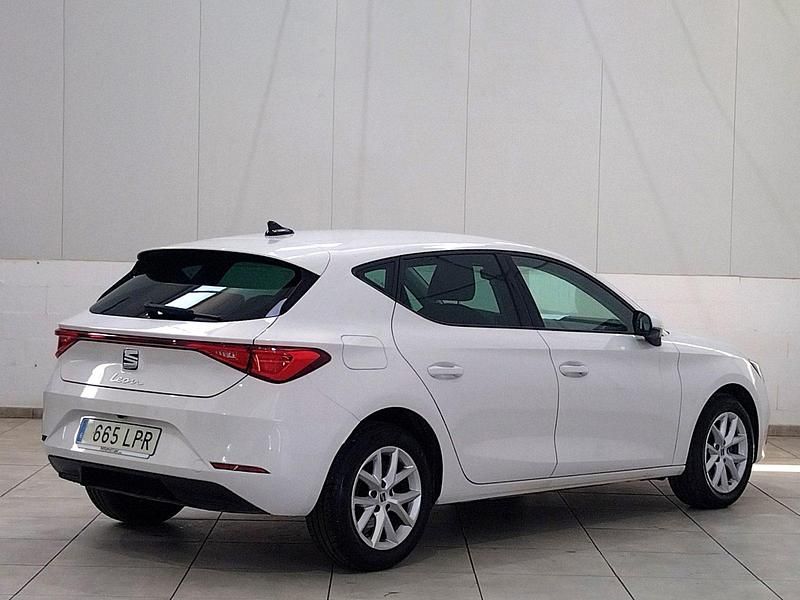 Usado Seat Leon Style 111 CV (81 kW) 2021 Blanco Utilitario