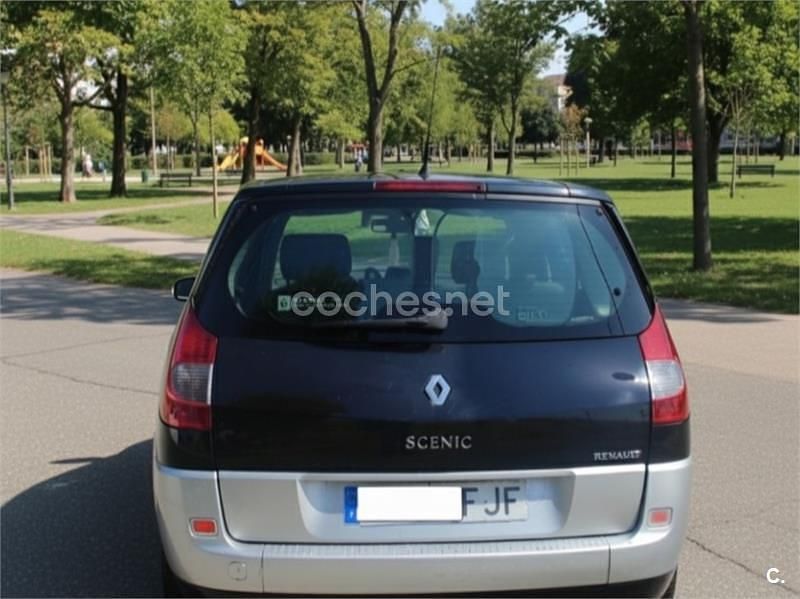 Usado Renault Grand Scénic II Dynamique 130 CV (95 kW) 2008 Negro Monovolumen