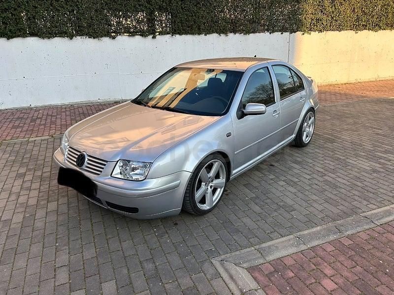 Usado VW Bora Highline 115 CV (84 kW) 2002 Gris / plata Berlina