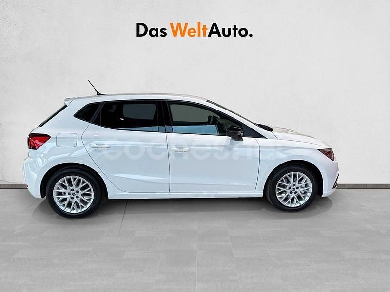 Usado Seat Ibiza FR 110 CV (80 kW) 2024 Blanco Berlina