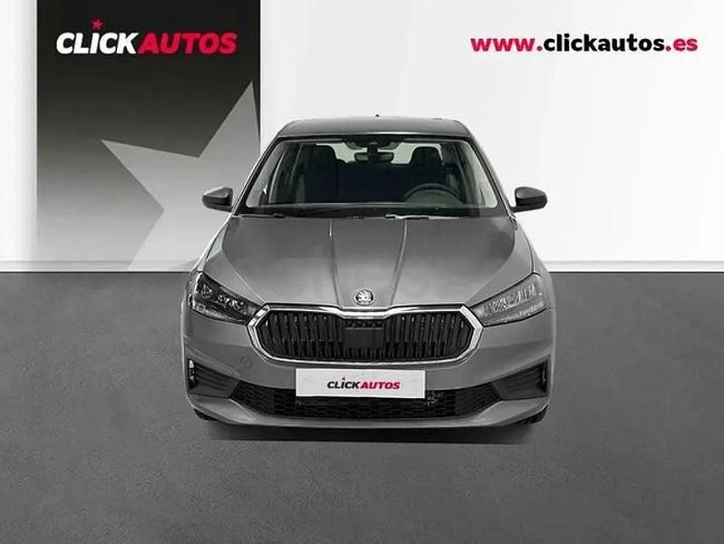 Usado Skoda Fabia Essence 95 CV (69 kW) 2025 Gris Utilitario
