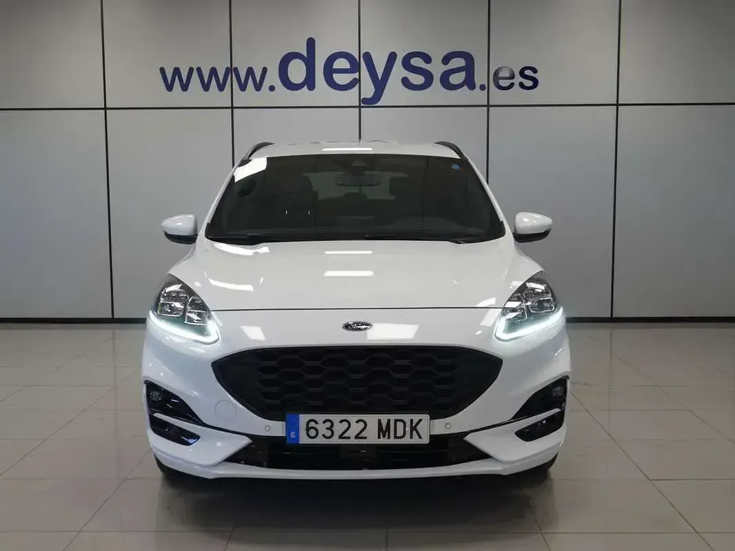 Usado Ford Kuga ST-Line X 190 CV (139 kW) 2023 Blanco SUV