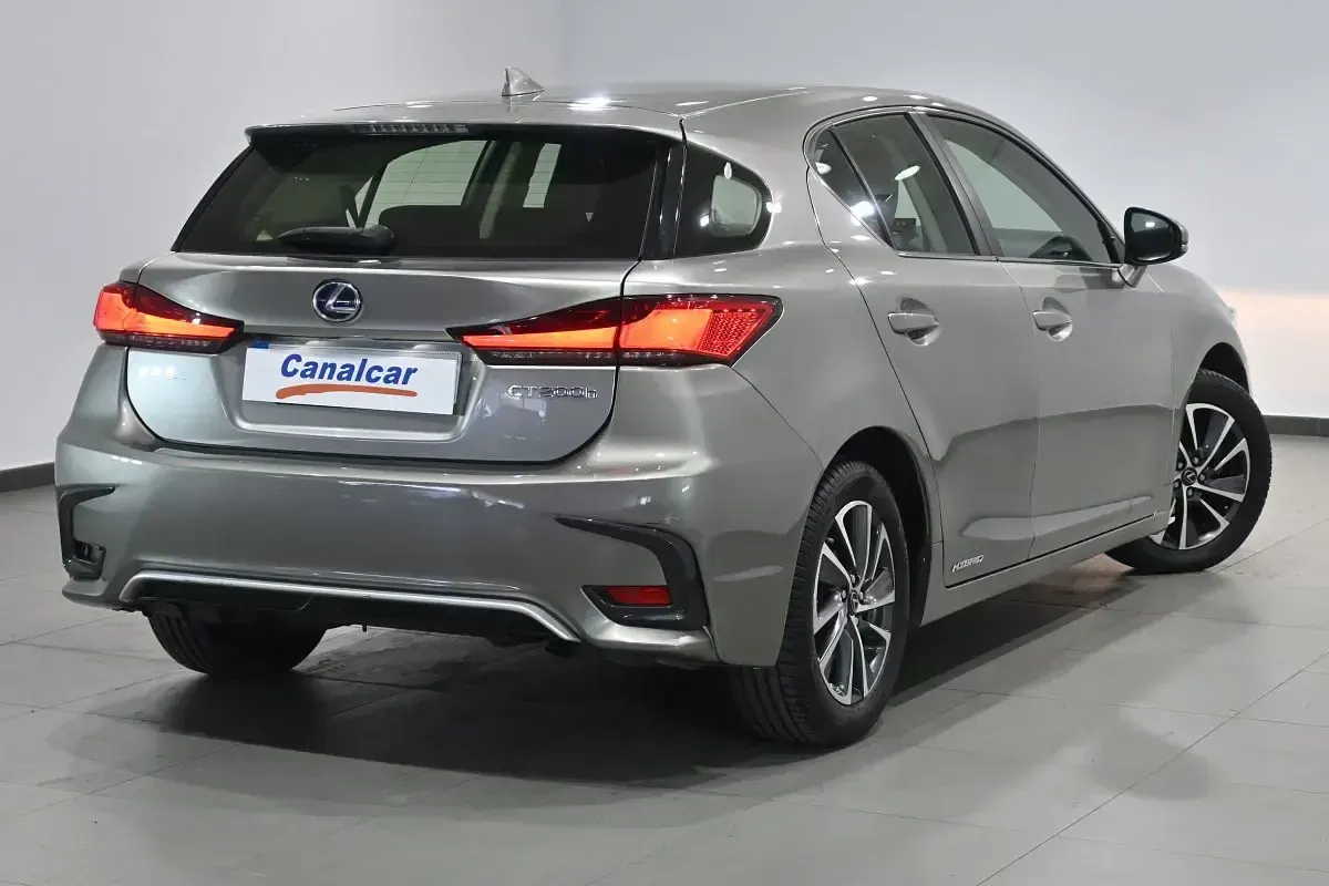 Usado Lexus CT200h Executive Line 136 CV (100 kW) 2020 Gris