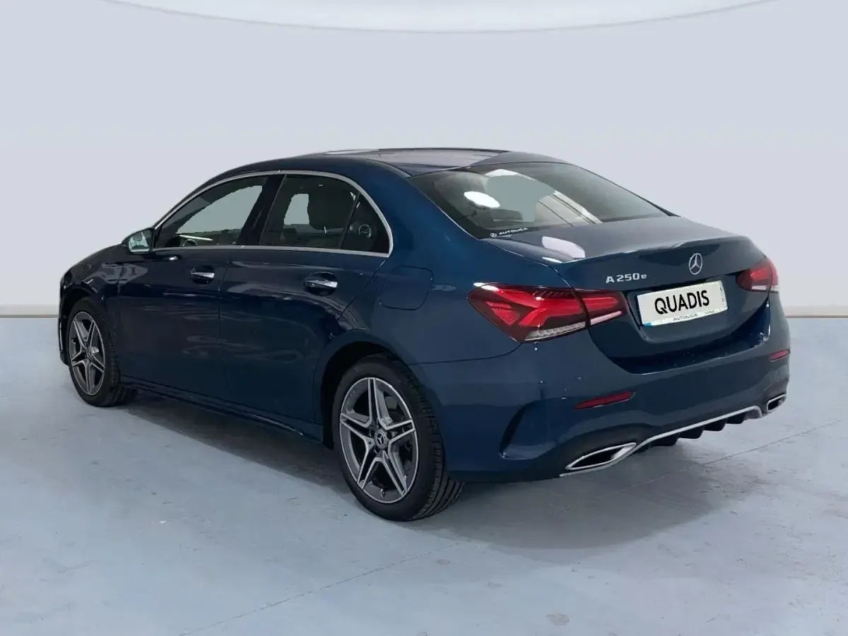 Usado Mercedes A250 218 CV (160 kW) 2022 Azul Berlina