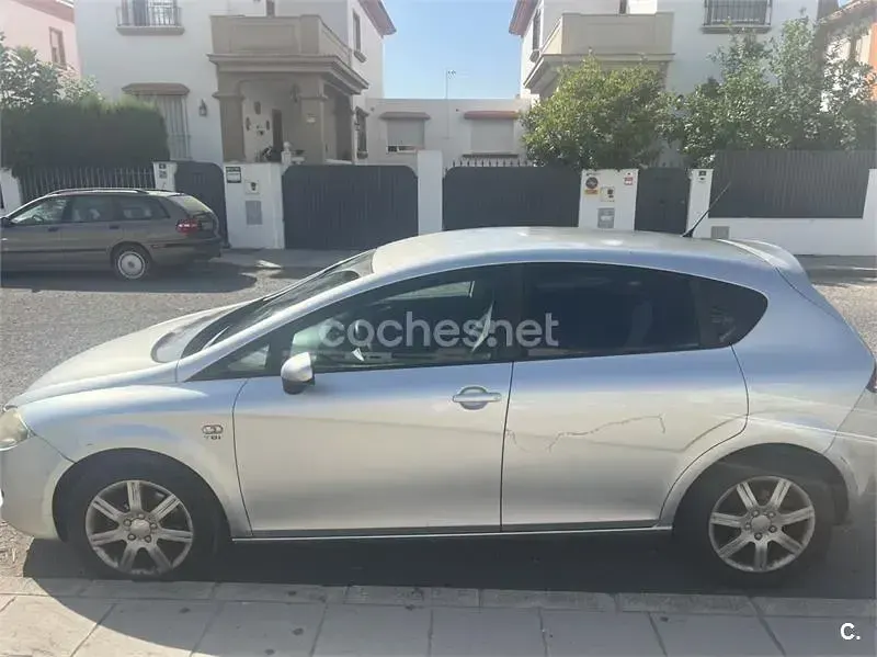 Usado Seat Leon Reference 140 CV (102 kW) 2005 Gris / plata Utilitario