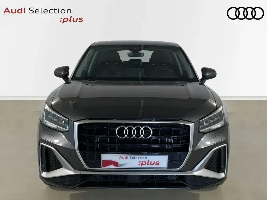 Usado Audi Q2 S-Line 150 CV (110 kW) 2024 Gris / plata SUV