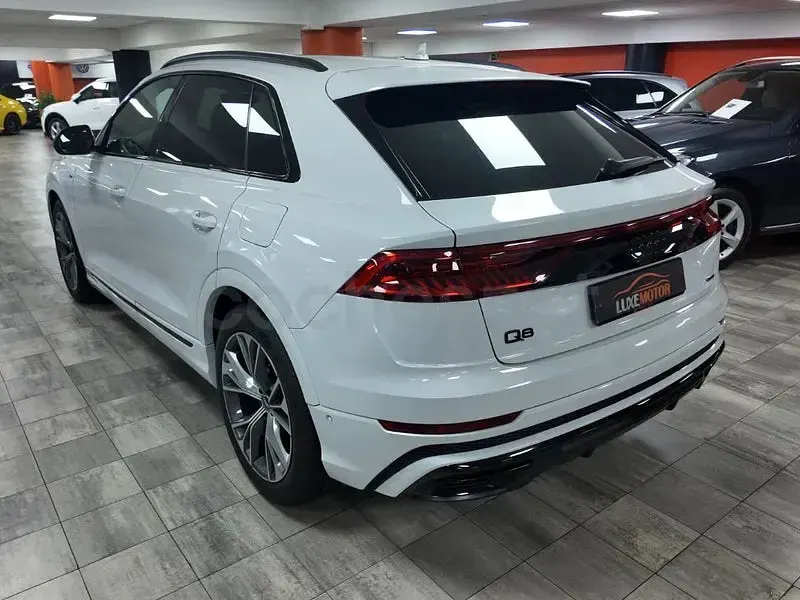 Usado Audi Q8 S-line plus 381 CV (280 kW) 2021 Blanco SUV