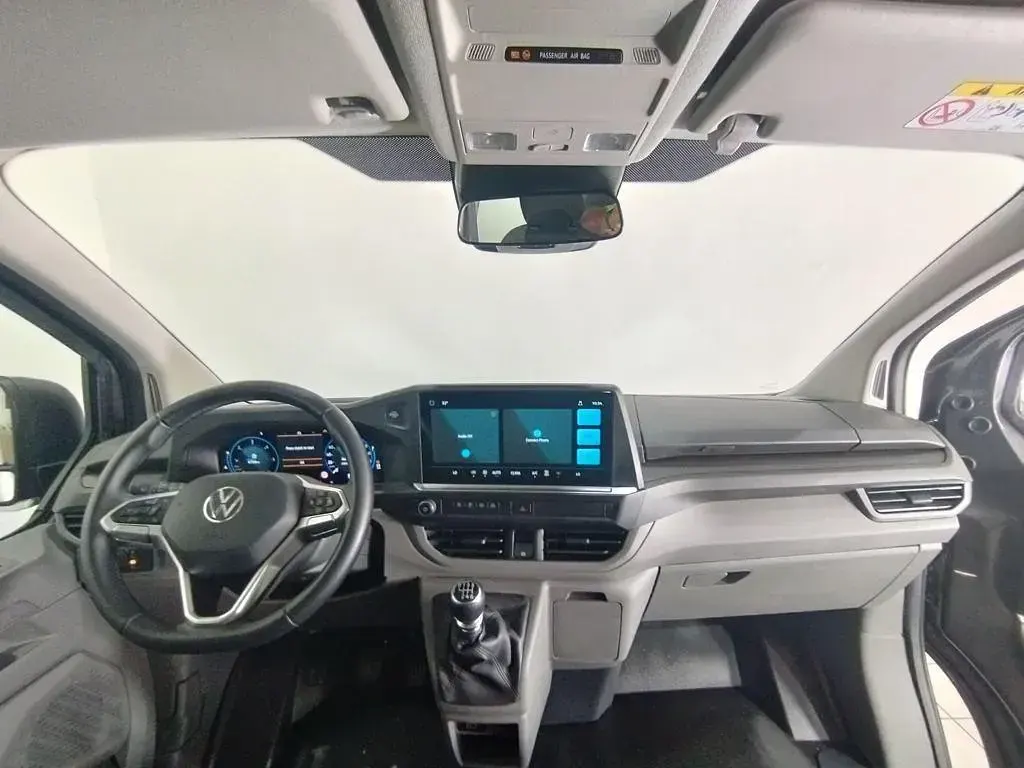 Usado VW Caravelle 110 CV (80 kW) 2025 Gris Van