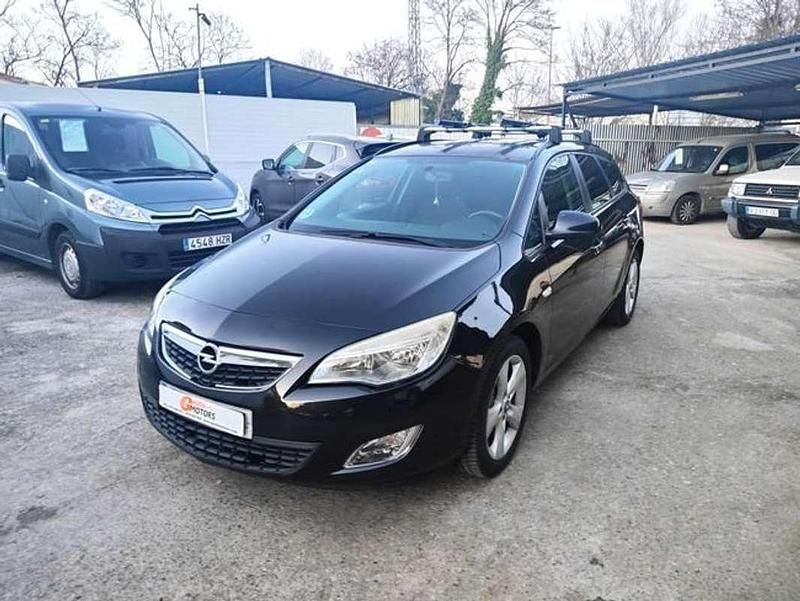 Usado Opel Astra Sport 125 CV (91 kW) 2012 Negro Familiar