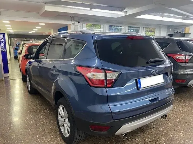 Usado Ford Kuga Trend 120 CV (88 kW) 2019 Azul SUV
