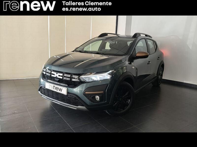 Usado Dacia Sandero Extreme 100 CV (73 kW) 2025 Verde Berlina
