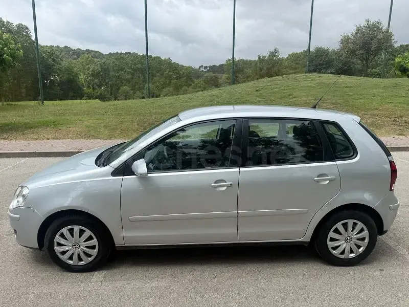 Usado VW Polo Highline 80 CV (58 kW) 2007 Gris / plata Utilitario