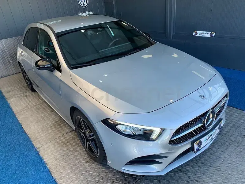 Usado Mercedes A180 116 CV (85 kW) 2020 Gris / plata Berlina